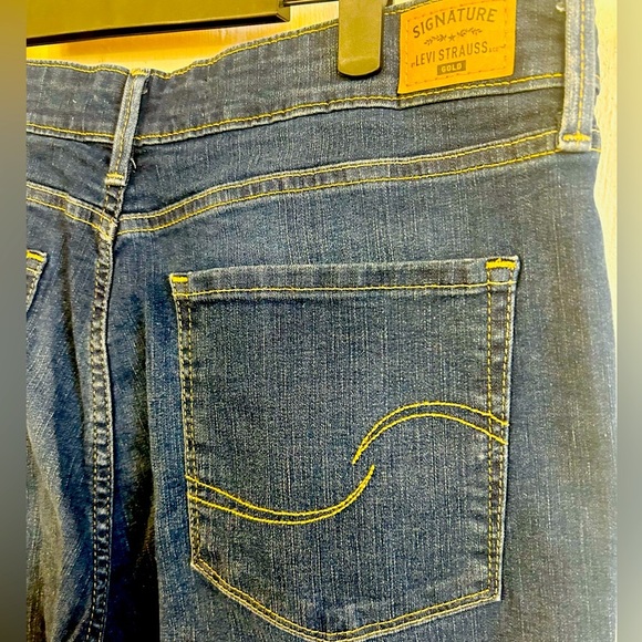 Levi Strauss Signature Gold Women's mid rise capris, size 14 - Picture 6 of 6